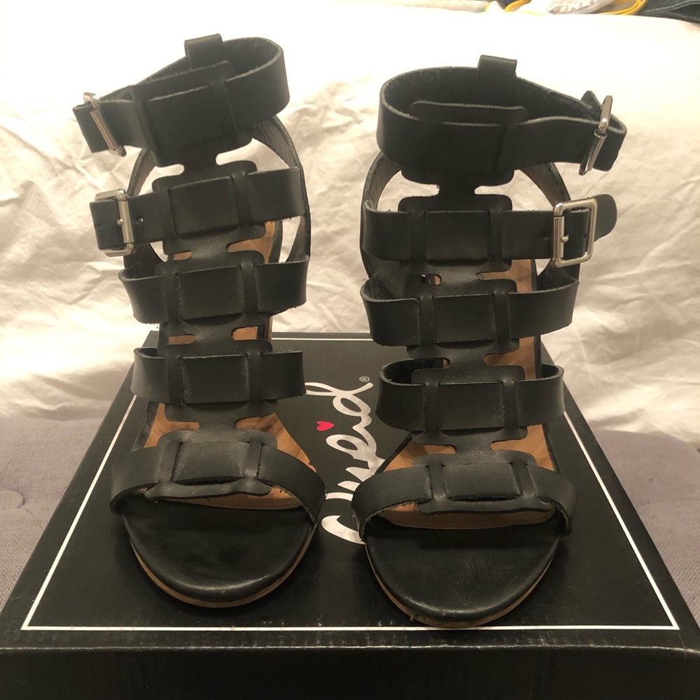 Black Wedges
